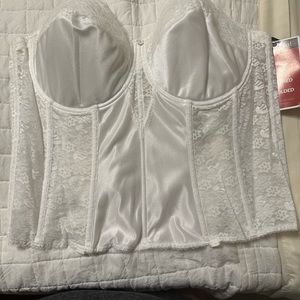Dominique White strapless bustier with garter straps.  New w/ tags! Size 44 DD